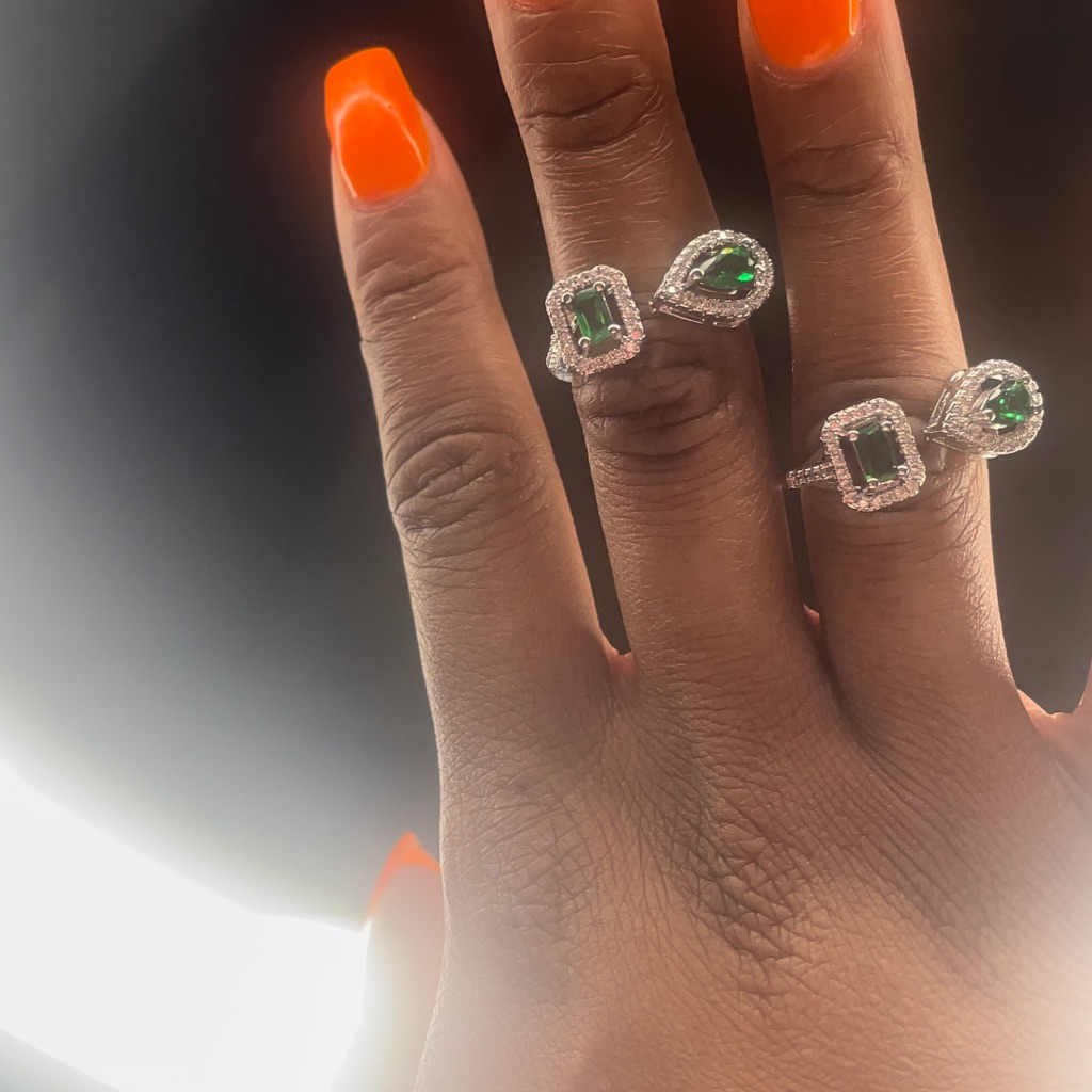 Silver Emerald 7’ Ring